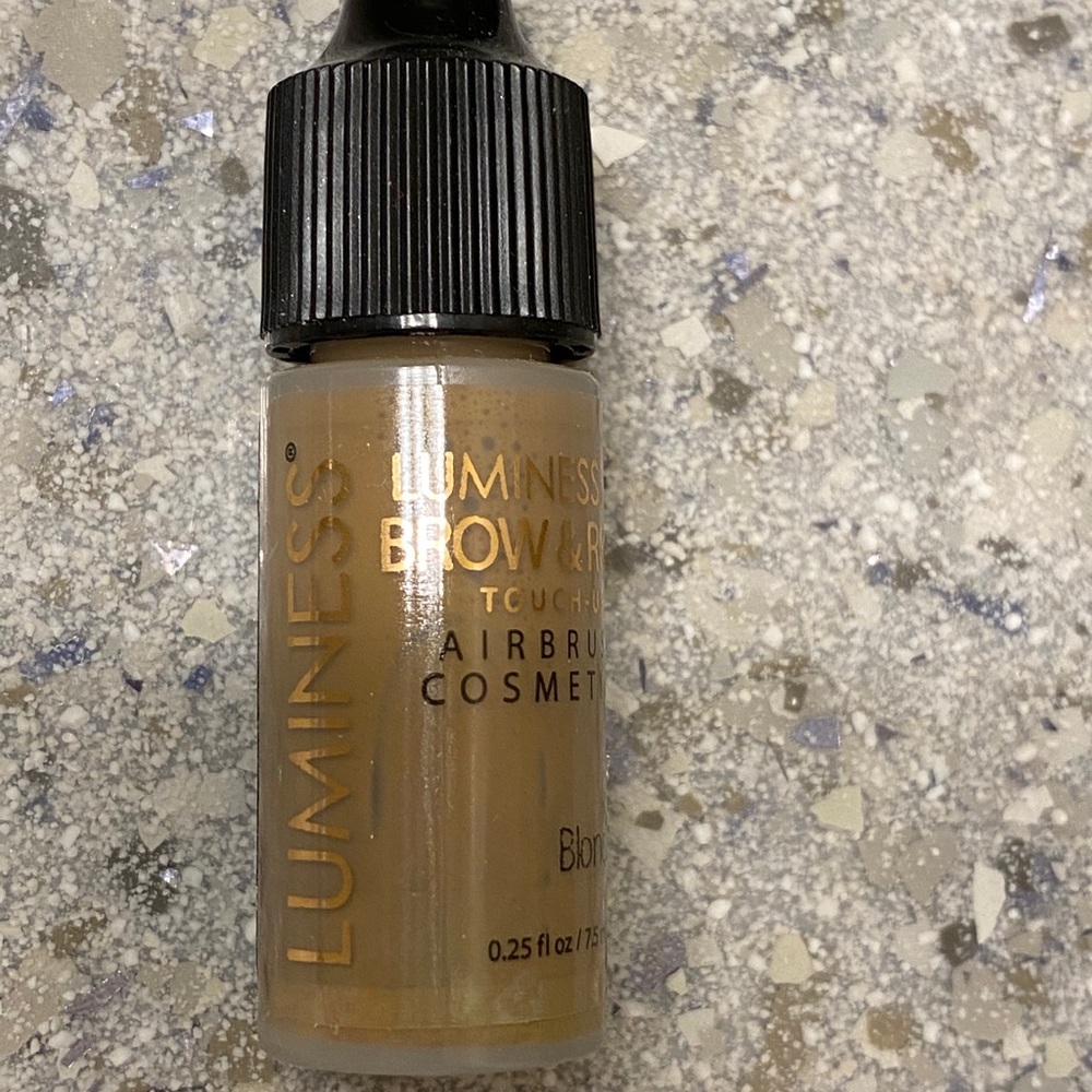 Luminess Air Airbrush Makeup - blonde brows.